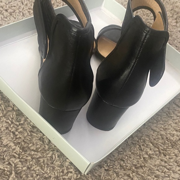 Nurture by Lamaze Black Heeled Sandals - Picture 5 of 7